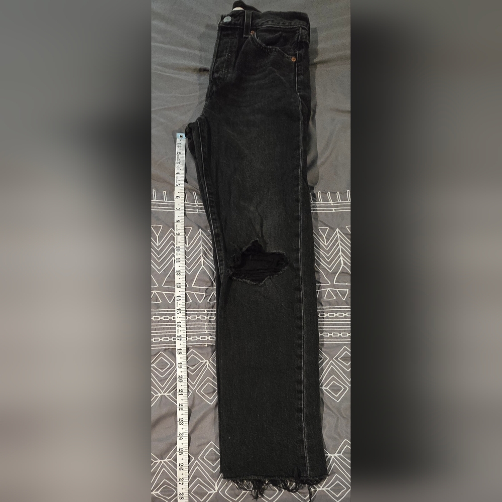 SOLD!!!! Levis Black Wedgie Straight Leg Distressed Raw Hem Jeans Size 26 - Picture 3 of 10